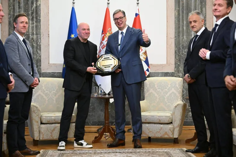 UFC stigao u Srbiju, a dočekale ih gusle: Vučić dobio pojas, no prvi su na rasporedu - &scaron;amari