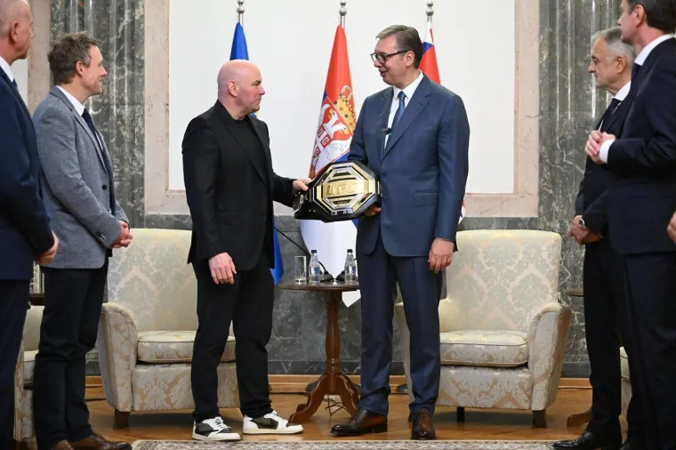 UFC stigao u Srbiju, a dočekale ih gusle: Vučić dobio pojas, no prvi su na rasporedu - &scaron;amari