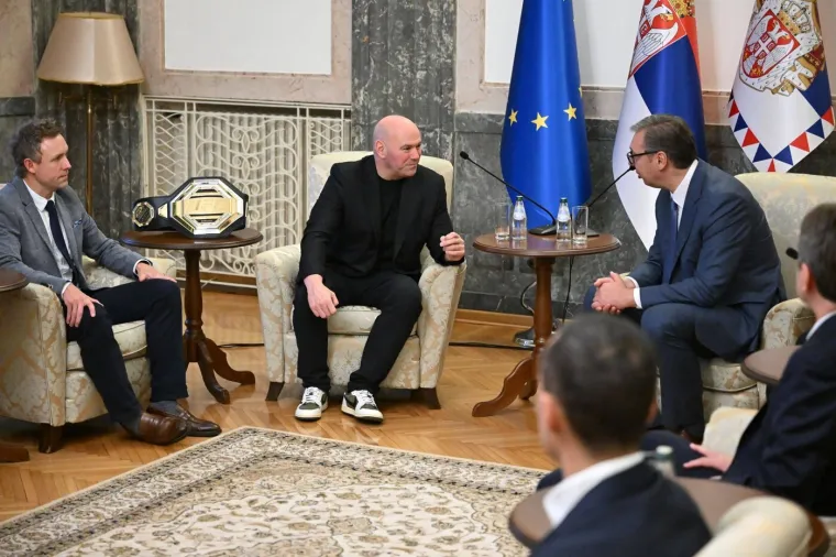 UFC stigao u Srbiju, a dočekale ih gusle: Vučić dobio pojas, no prvi su na rasporedu - &scaron;amari