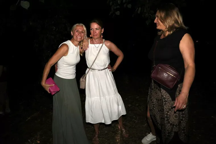 Zgodne Međimurke obilježile večer: Pogledajte kako se uživalo na koncertu Prljavaca