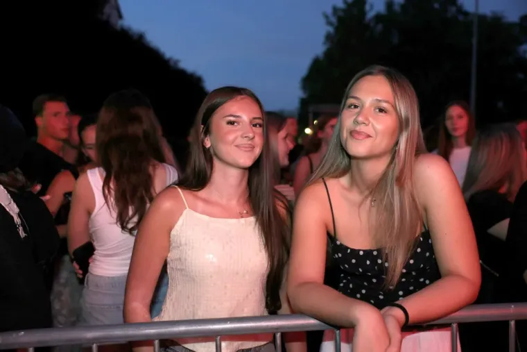 Zgodne Međimurke obilježile večer: Pogledajte kako se uživalo na koncertu Prljavaca