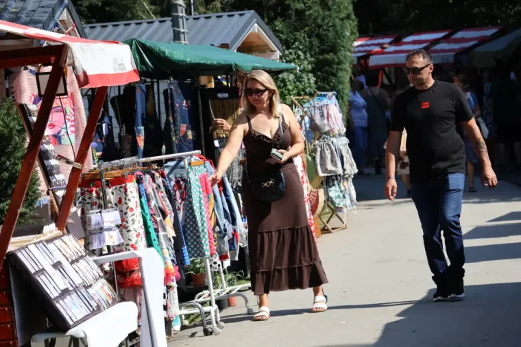 Sve su oči bile uprte u njih! Ove elegantne dame obilježile su drugi dan Porcijunkulova