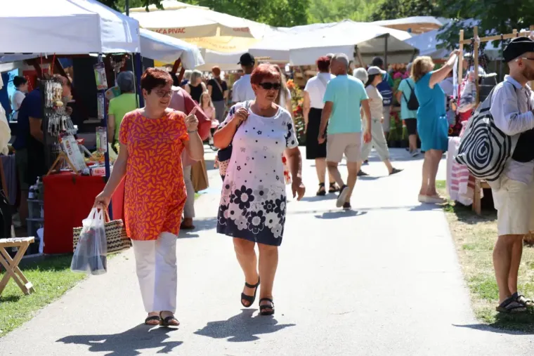 Sve su oči bile uprte u njih! Ove elegantne dame obilježile su drugi dan Porcijunkulova