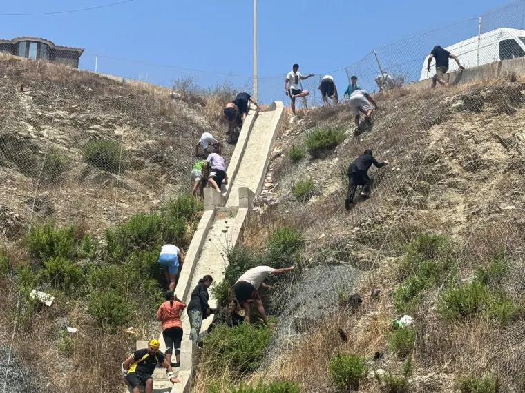 Drama na granici: Tisuće migranata masovno ulazi s mora, &scaron;ire se snimke