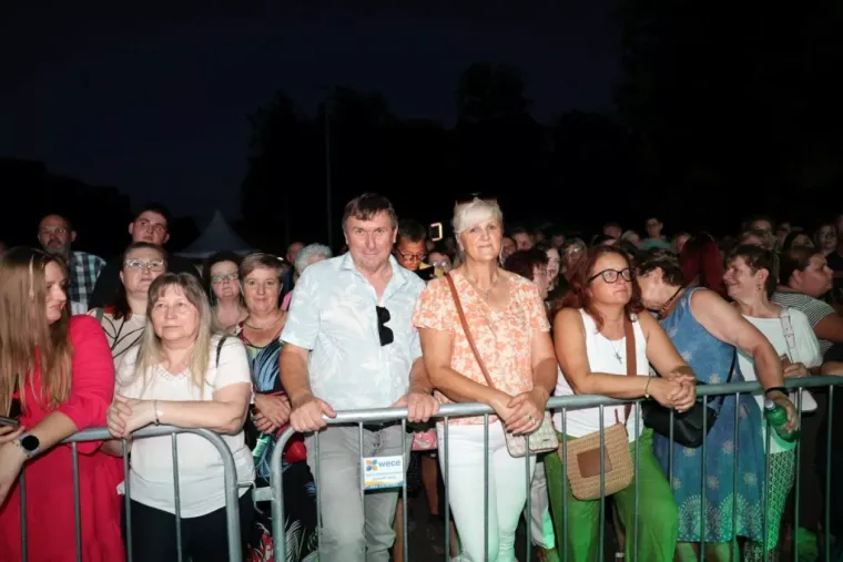 Najljep&scaron;a lica Porcijunkulova? Pogledajte tko je zablistao u prvim redovima Grdovićeva koncerta