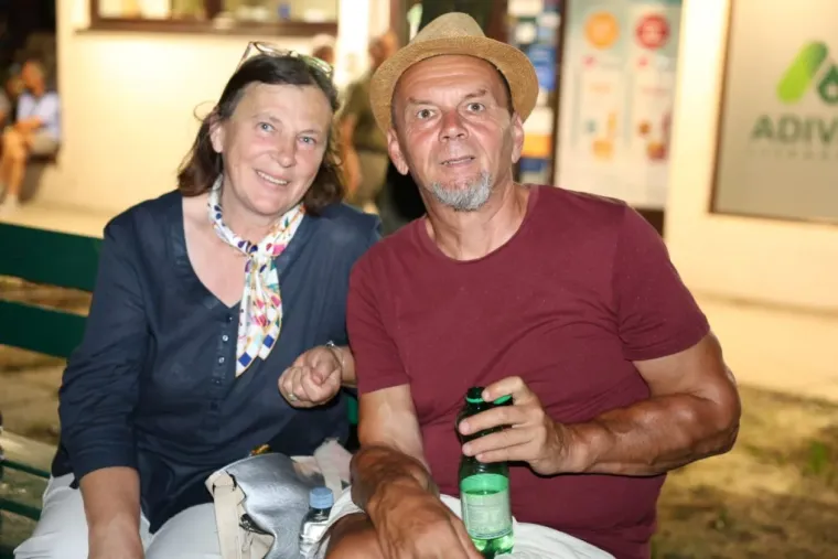 Najljep&scaron;a lica Porcijunkulova? Pogledajte tko je zablistao u prvim redovima Grdovićeva koncerta