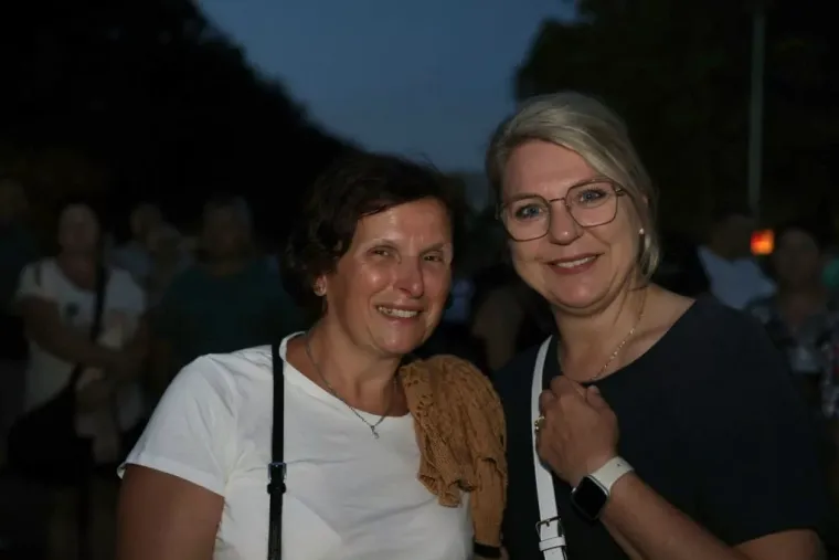 Najljep&scaron;a lica Porcijunkulova? Pogledajte tko je zablistao u prvim redovima Grdovićeva koncerta