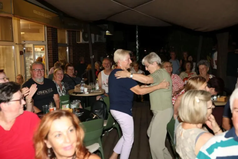 Najljep&scaron;a lica Porcijunkulova? Pogledajte tko je zablistao u prvim redovima Grdovićeva koncerta