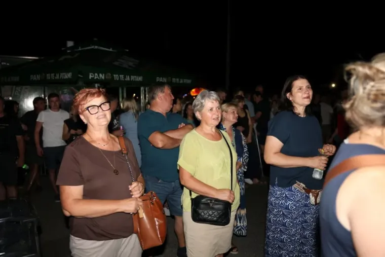 Najljep&scaron;a lica Porcijunkulova? Pogledajte tko je zablistao u prvim redovima Grdovićeva koncerta