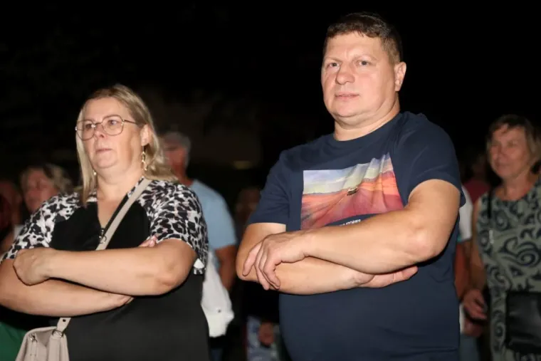Najljep&scaron;a lica Porcijunkulova? Pogledajte tko je zablistao u prvim redovima Grdovićeva koncerta