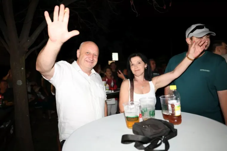 Najljep&scaron;a lica Porcijunkulova? Pogledajte tko je zablistao u prvim redovima Grdovićeva koncerta
