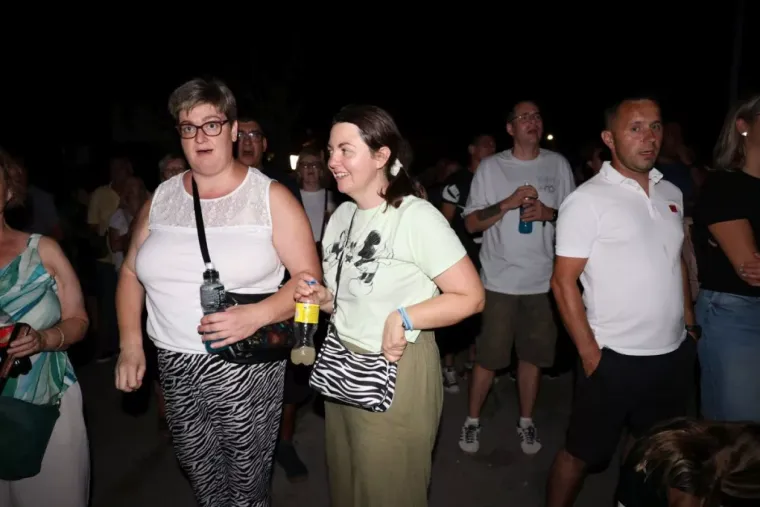 Najljep&scaron;a lica Porcijunkulova? Pogledajte tko je zablistao u prvim redovima Grdovićeva koncerta
