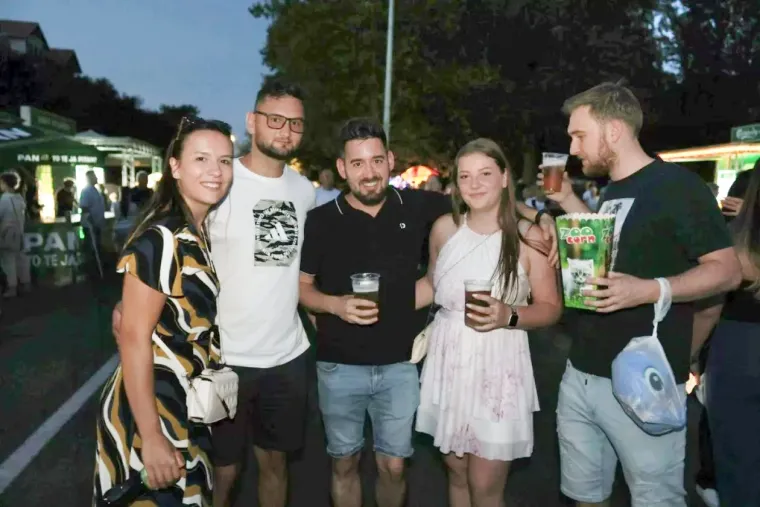 Najljep&scaron;a lica Porcijunkulova? Pogledajte tko je zablistao u prvim redovima Grdovićeva koncerta