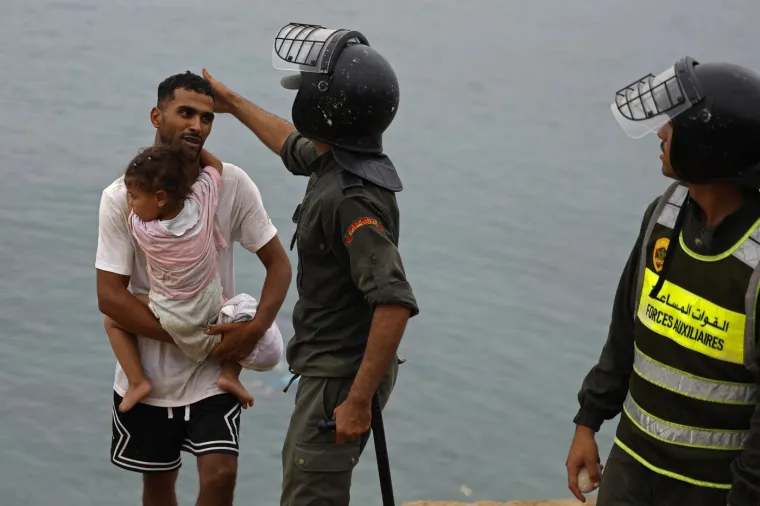 Nestvarni prizori: Čak 49 tisuća migranata preplavilo more, ponijeli samo kolut za plivanje