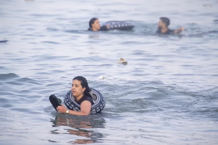 Nestvarni prizori: Čak 49 tisuća migranata preplavilo more, ponijeli samo kolut za plivanje