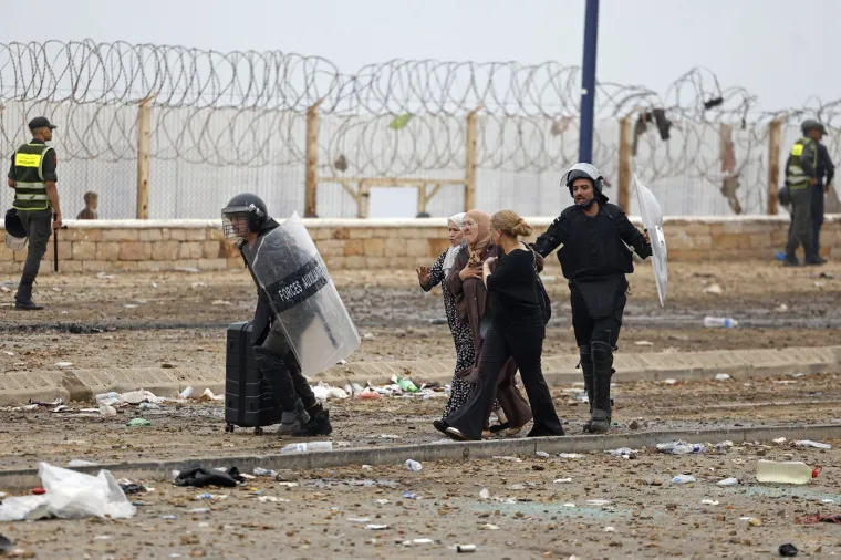 Nestvarni prizori: Čak 49 tisuća migranata preplavilo more, ponijeli samo kolut za plivanje