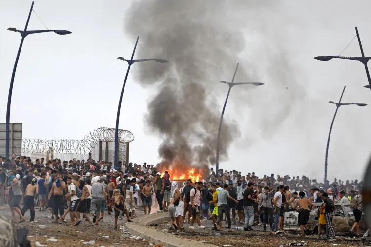 Nestvarni prizori: Čak 49 tisuća migranata preplavilo more, ponijeli samo kolut za plivanje