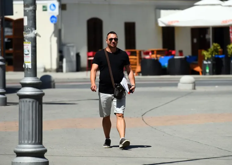 Lijepe Karlovčanke prkosile paklenim vrućinama: Zablistale u ljetnim izdanjima
