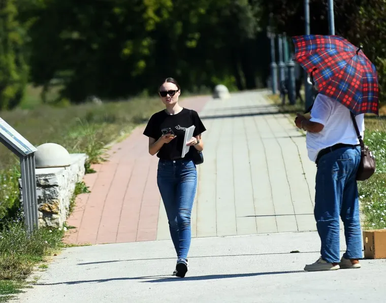 Lijepe Karlovčanke prkosile paklenim vrućinama: Zablistale u ljetnim izdanjima