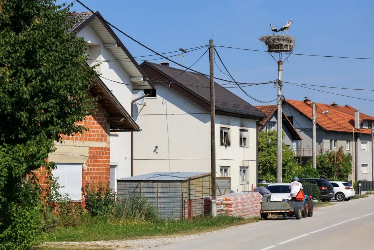 Ovo je kuća u kojoj su pronađena tijela oca i dvoje djece! Sveti Križ Začretje zavijen u crno