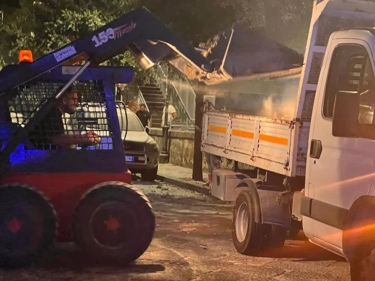 Smrskani auti pod odronima, osmero ozlijeđenih! Kaos u Italiji nakon snažnog potresa