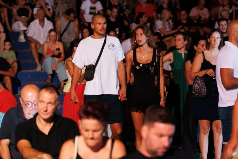 Luky stao na pozornicu nakon 13 godina glazbene pauze: Podr&scaron;ku iz publike dale lijepe Zadranke