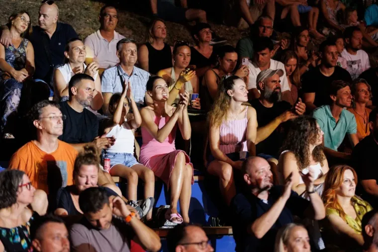 Luky stao na pozornicu nakon 13 godina glazbene pauze: Podr&scaron;ku iz publike dale lijepe Zadranke
