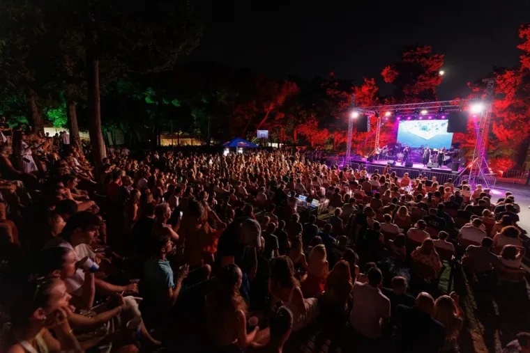 Luky stao na pozornicu nakon 13 godina glazbene pauze: Podr&scaron;ku iz publike dale lijepe Zadranke