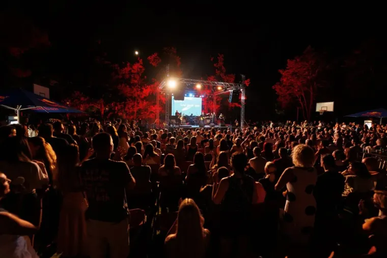 Luky stao na pozornicu nakon 13 godina glazbene pauze: Podr&scaron;ku iz publike dale lijepe Zadranke