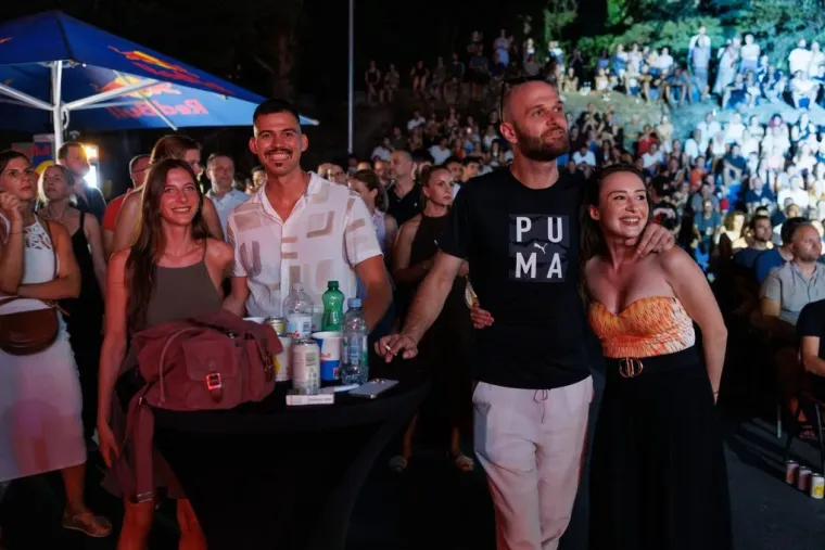 Luky stao na pozornicu nakon 13 godina glazbene pauze: Podr&scaron;ku iz publike dale lijepe Zadranke
