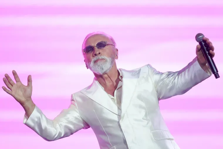 Dino Merlin stvorio magiju, a na kraju se na nebu ukazao poseban lik