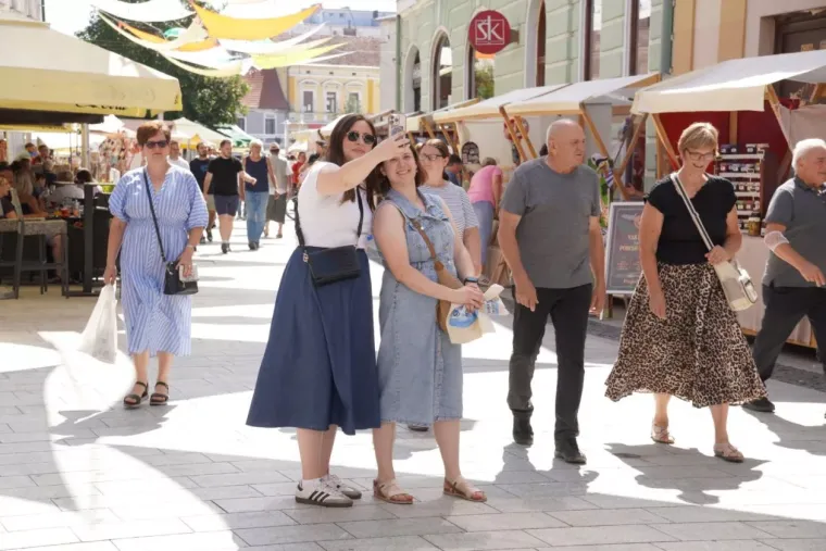 Te&scaron;ko je bilo odlučiti kamo prvo pogledati: Ove ljepotice obilježile su Porcijunkulovo