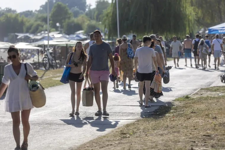 Jo&scaron; jedan vrući dan na Kopiki: Zgodne legice u bikinijima mamile poglede na svakom koraku