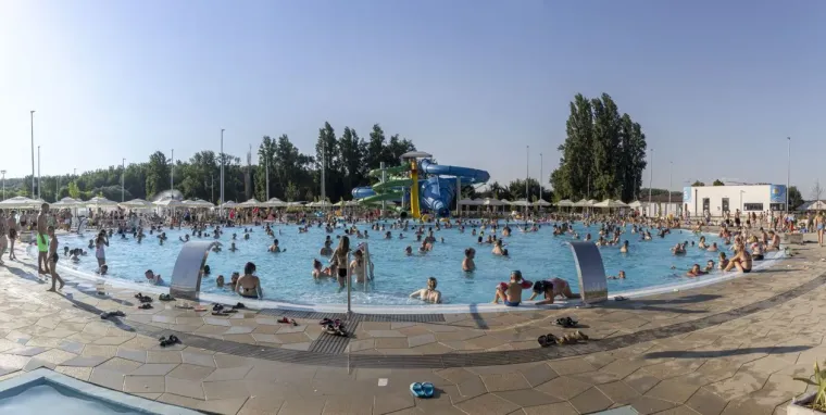 Jo&scaron; jedan vrući dan na Kopiki: Zgodne legice u bikinijima mamile poglede na svakom koraku