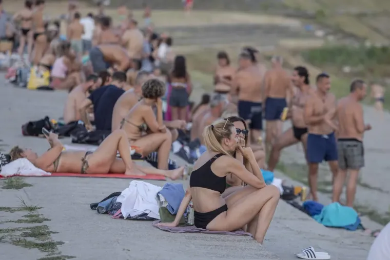Kad stignu ovakve vrućine, legice znaju gdje pobjeći: Kopika je ponovno u znaku ljepotica