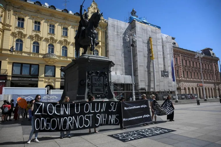 Žestoke poruke na Trgu uoči Oluje: 'Zločini su odgovornost svih nas'