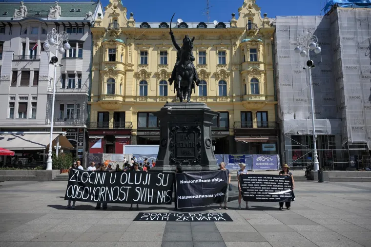 Žestoke poruke na Trgu uoči Oluje: 'Zločini su odgovornost svih nas'