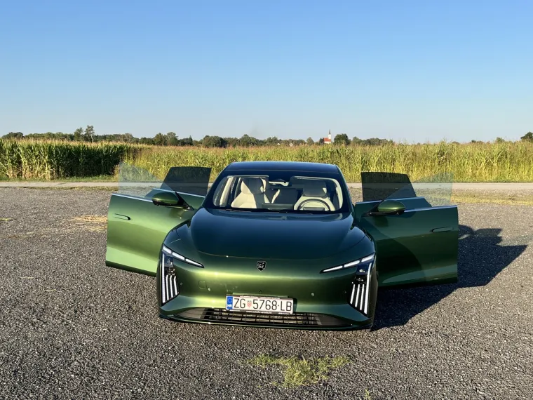 Zaustavljali su nas na ulici i s odu&scaron;evljenjem svi pitali isto: 'Koji je ovo auto?'