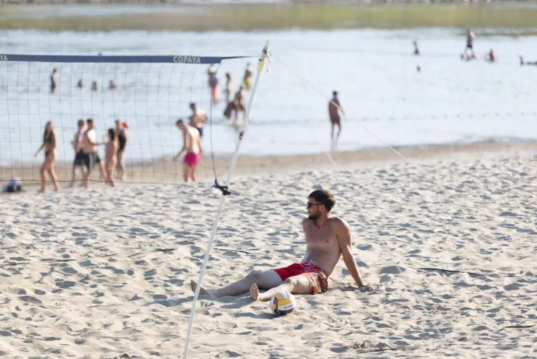 Atraktivne kupačice dominiraju na plažama od Osijeka do Splita
