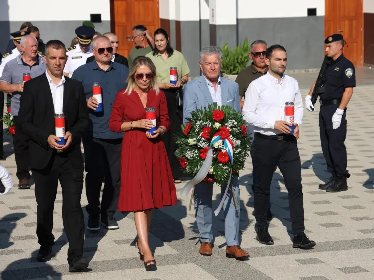 Ponos na slomljenu srpsku pobunu i agresiju: Pogledajte prizore diljem Hrvatske