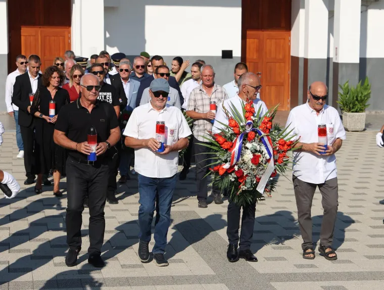 Ponos na slomljenu srpsku pobunu i agresiju: Pogledajte prizore diljem Hrvatske