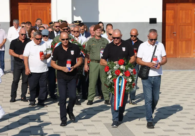 Ponos na slomljenu srpsku pobunu i agresiju: Pogledajte prizore diljem Hrvatske