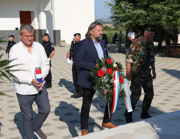 Ponos na slomljenu srpsku pobunu i agresiju: Pogledajte prizore diljem Hrvatske