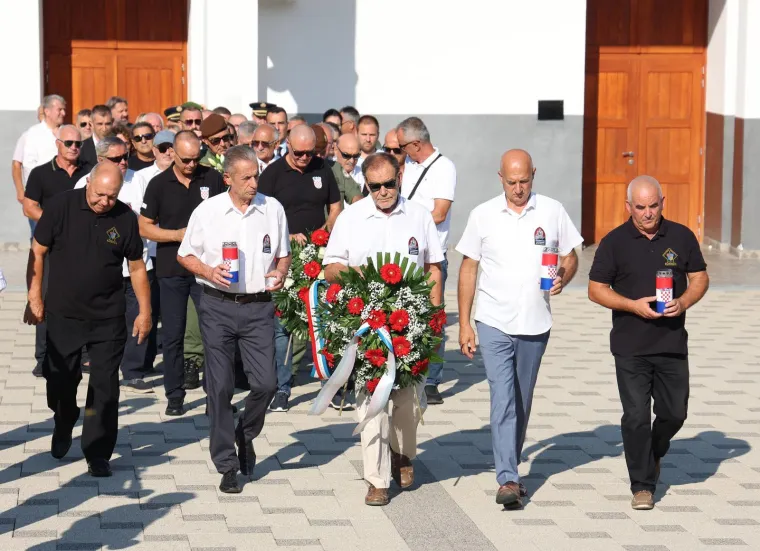 Ponos na slomljenu srpsku pobunu i agresiju: Pogledajte prizore diljem Hrvatske