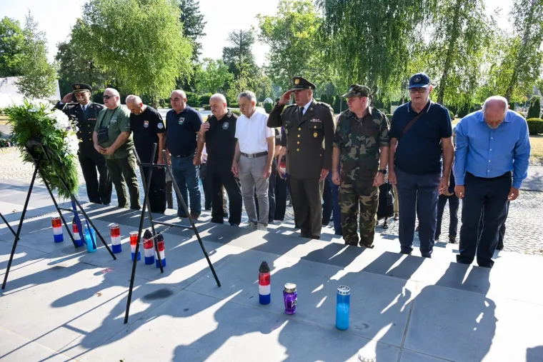 Ponos na slomljenu srpsku pobunu i agresiju: Pogledajte prizore diljem Hrvatske