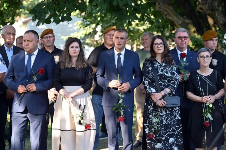 Ponos na slomljenu srpsku pobunu i agresiju: Pogledajte prizore diljem Hrvatske