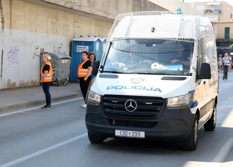 Pogledajte atmosferu u &Scaron;ibeniku uoči Thompsonova koncerta: Stvaraju se gužve
