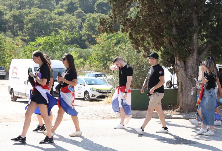 Pogledajte atmosferu u &Scaron;ibeniku uoči Thompsonova koncerta: Stvaraju se gužve