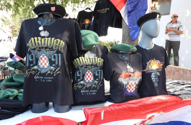 Pogledajte atmosferu u &Scaron;ibeniku uoči Thompsonova koncerta: Stvaraju se gužve