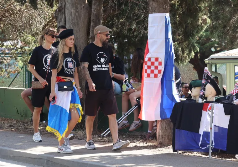 Pogledajte atmosferu u &Scaron;ibeniku uoči Thompsonova koncerta: Stvaraju se gužve